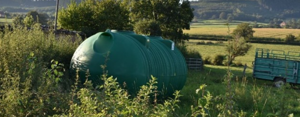 Récupérateur d'eau pour abreuvoir en agriculture